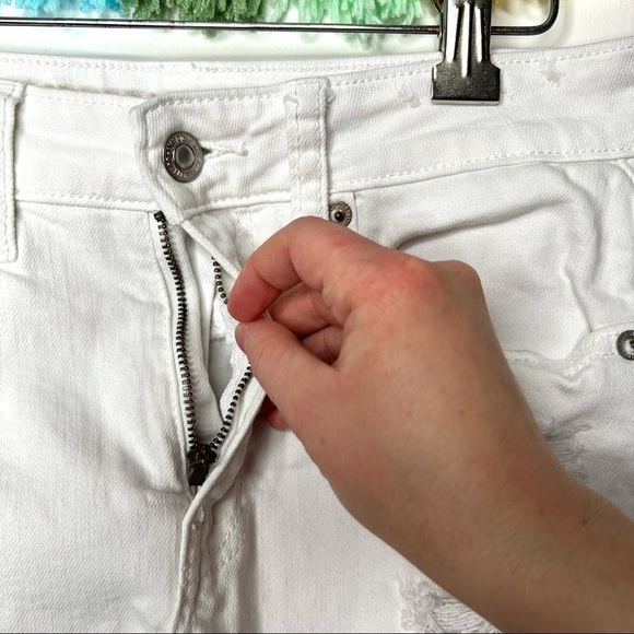 Y2K American Eagle High Rise Distressed Frayed White Denim Jean Mini Skirt Sz 2 - Picture 3 of 16